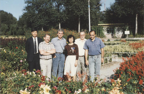 趙九祥早期與意大利、日本自動化設備專家在一起